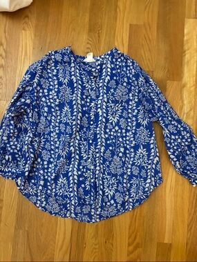 H&M Blue and White Floral Button-Front Blouse